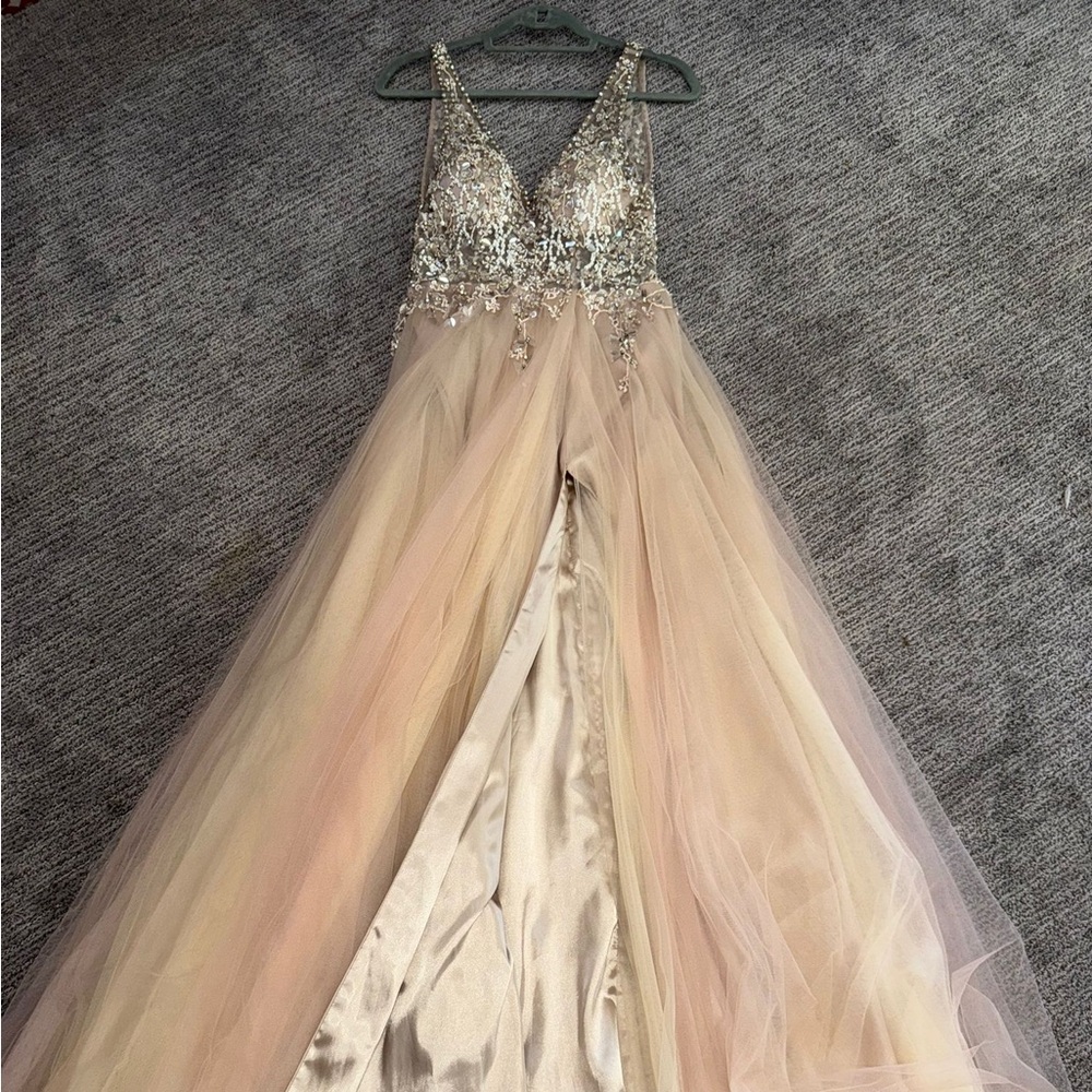 Creame bige Gown dress used one time in good condition ,need to wash